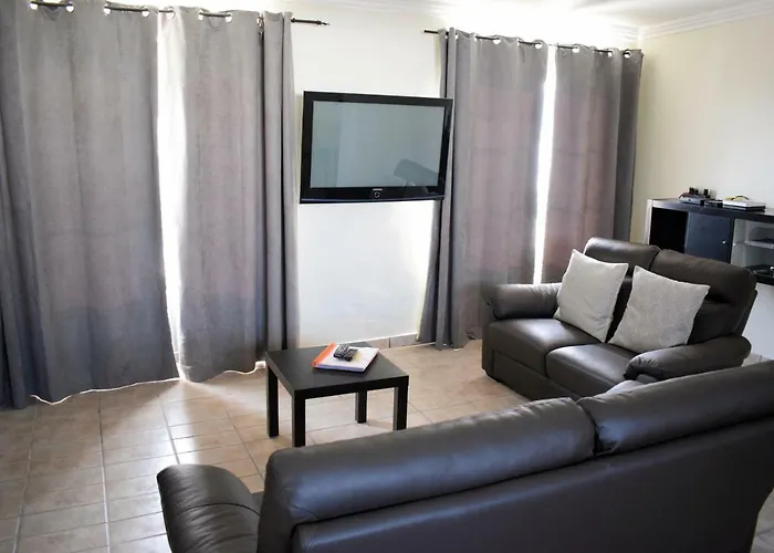 Imogen With New Heated Swimming Pool Vila *